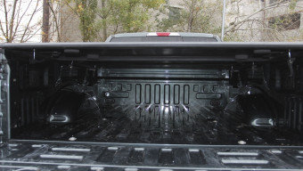 Крышка багажного отсека складная (из 3х частей, на кузов 5,5 футов) Ford F150 15-19 - Фото 1